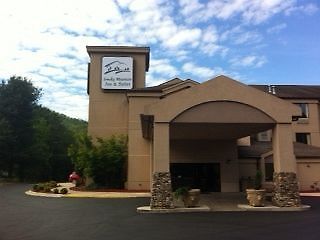 Smoky Mountain Inn & Suites Cherokee Bagian luar foto