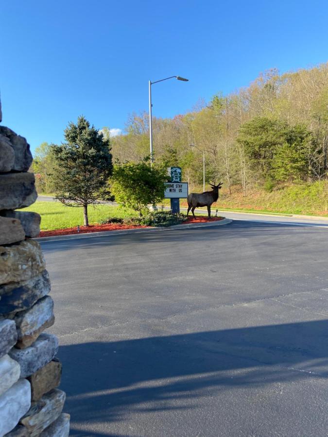 Smoky Mountain Inn & Suites Cherokee Bagian luar foto