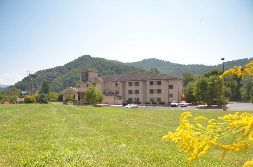 Smoky Mountain Inn & Suites Cherokee Bagian luar foto