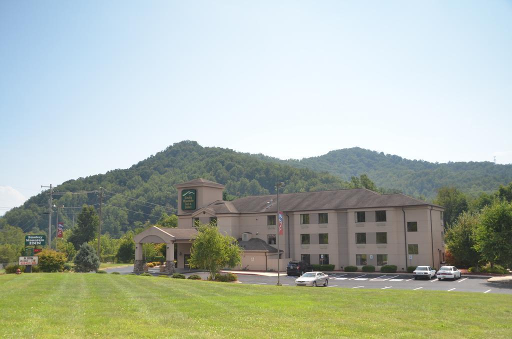 Smoky Mountain Inn & Suites Cherokee Bagian luar foto