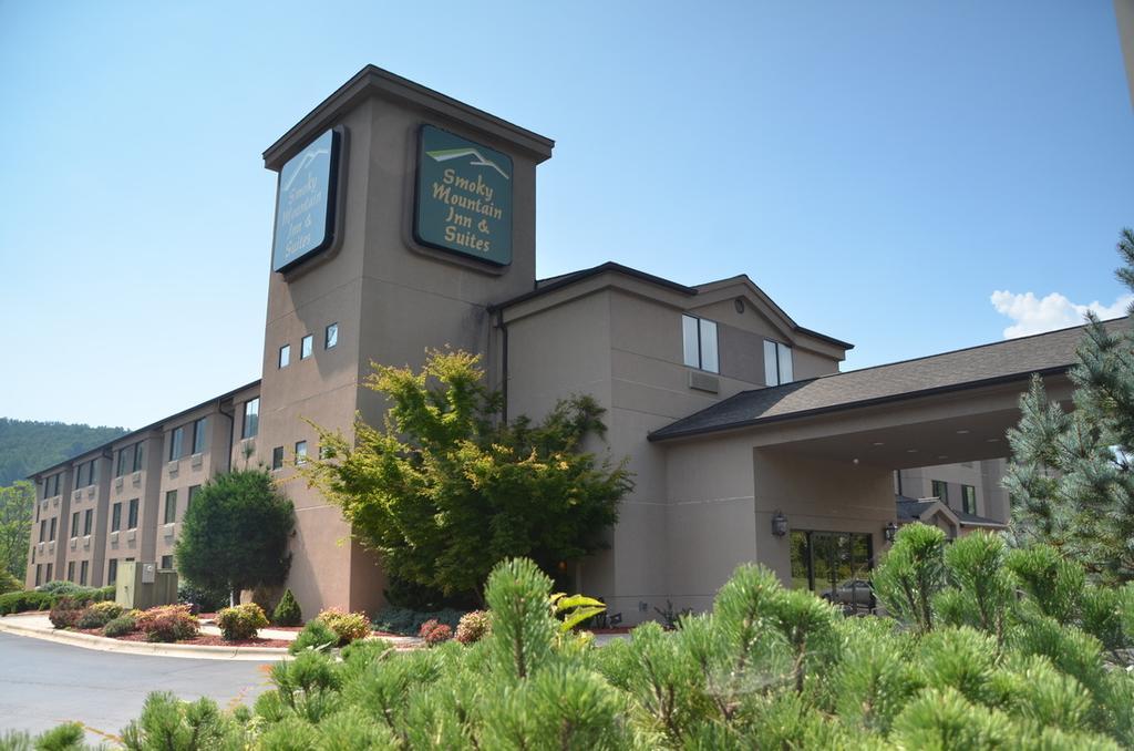 Smoky Mountain Inn & Suites Cherokee Bagian luar foto