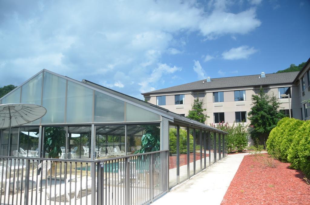 Smoky Mountain Inn & Suites Cherokee Bagian luar foto