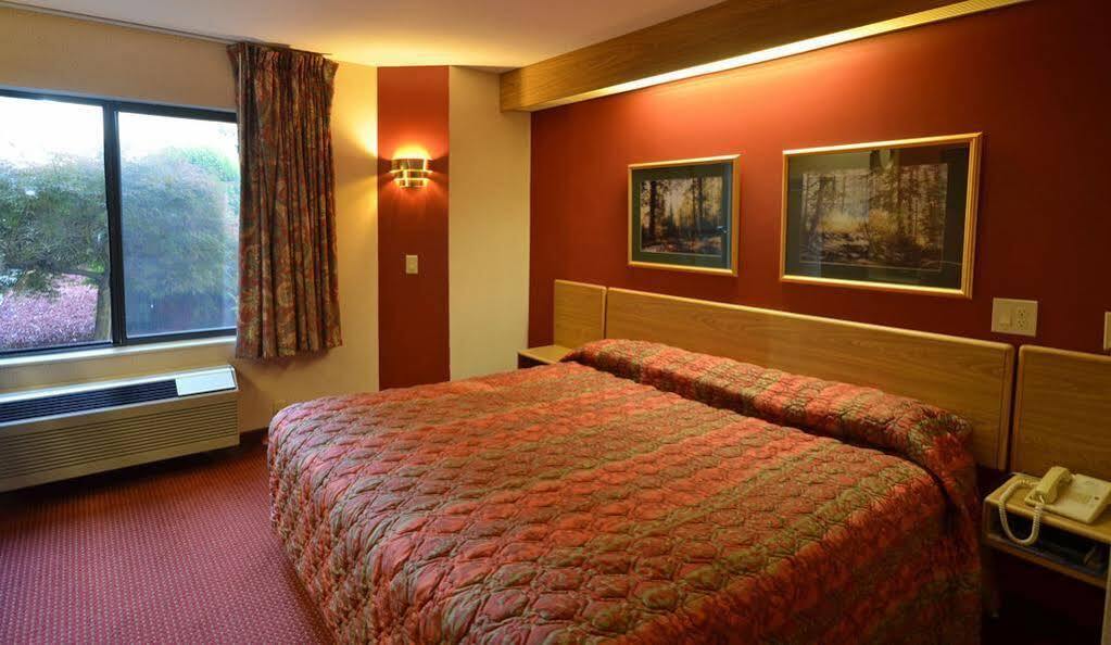 Smoky Mountain Inn & Suites Cherokee Bagian luar foto